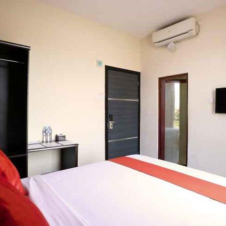 Hotel Blitz à Batam Extérieur photo