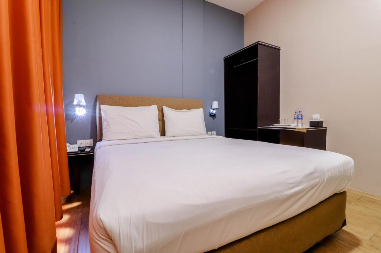 Hotel Blitz à Batam Extérieur photo