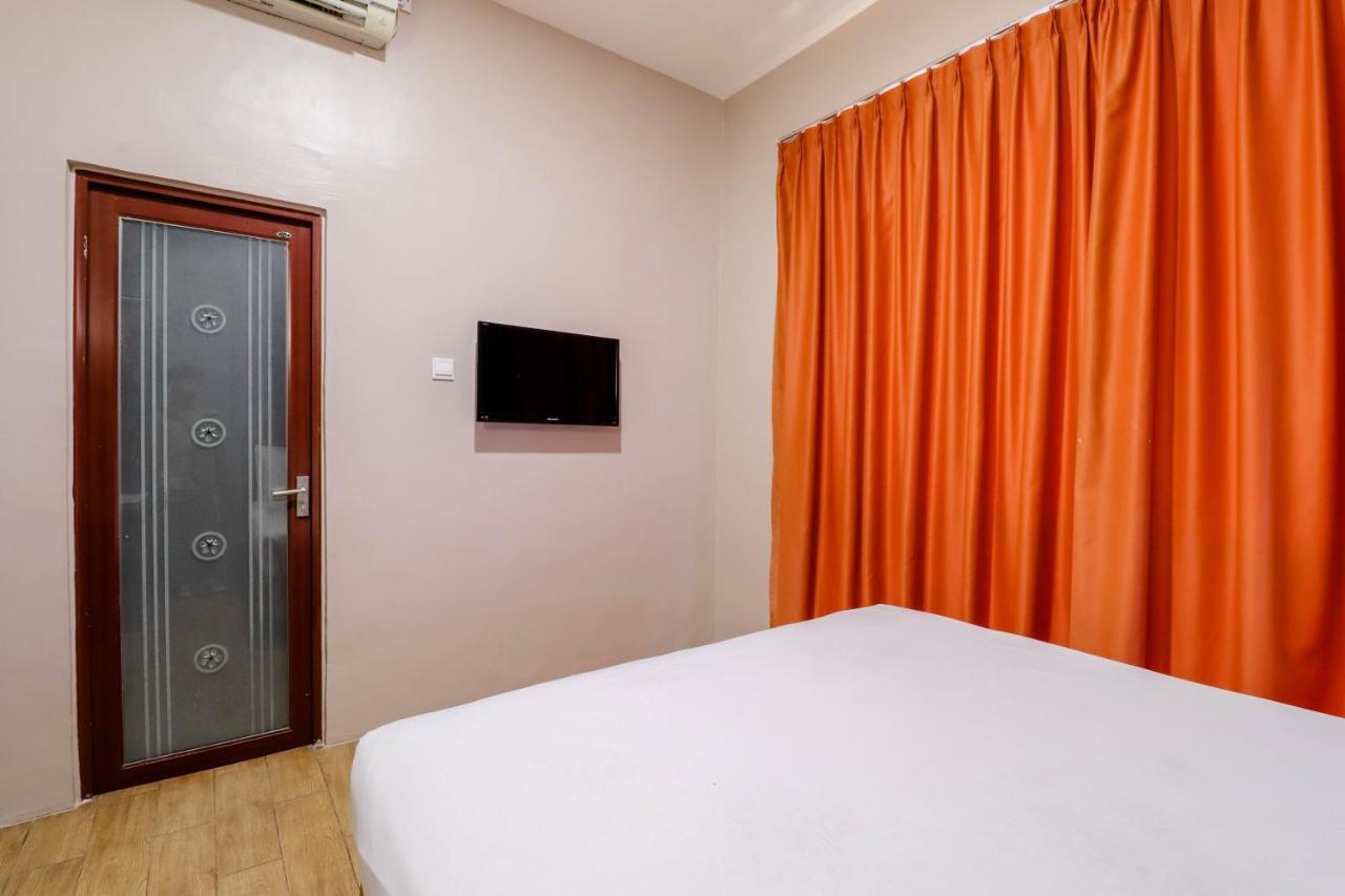 Hotel Blitz à Batam Extérieur photo