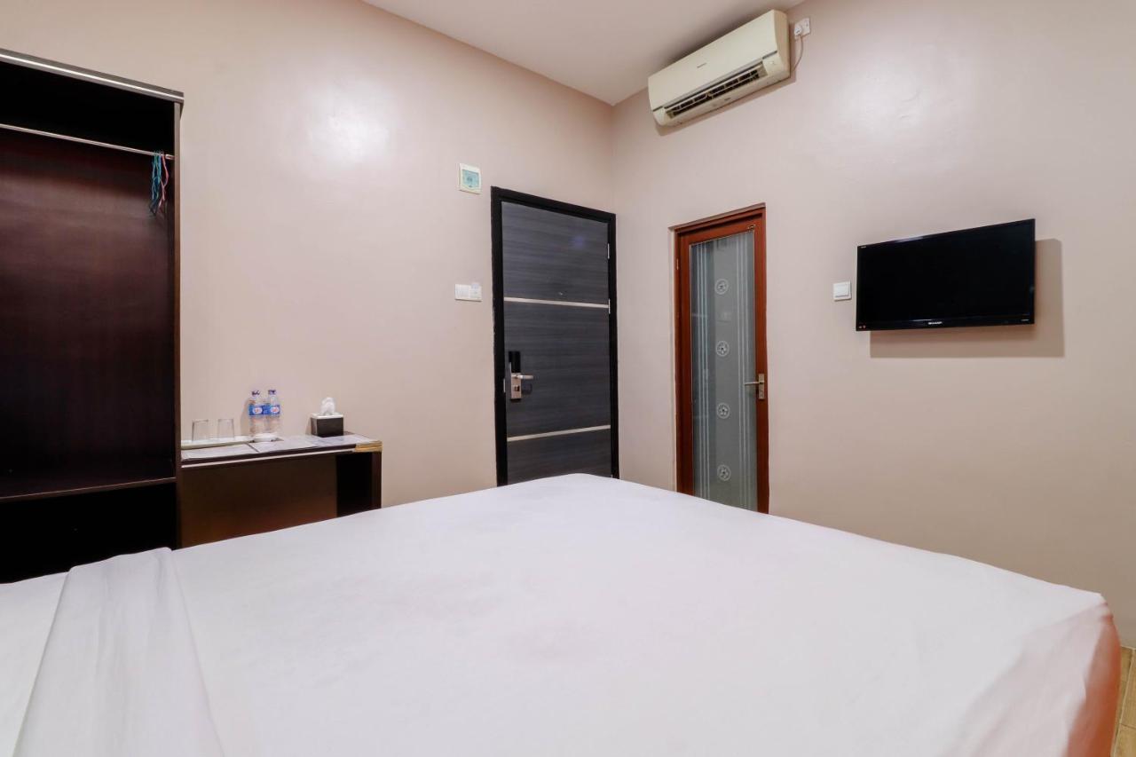 Hotel Blitz à Batam Extérieur photo