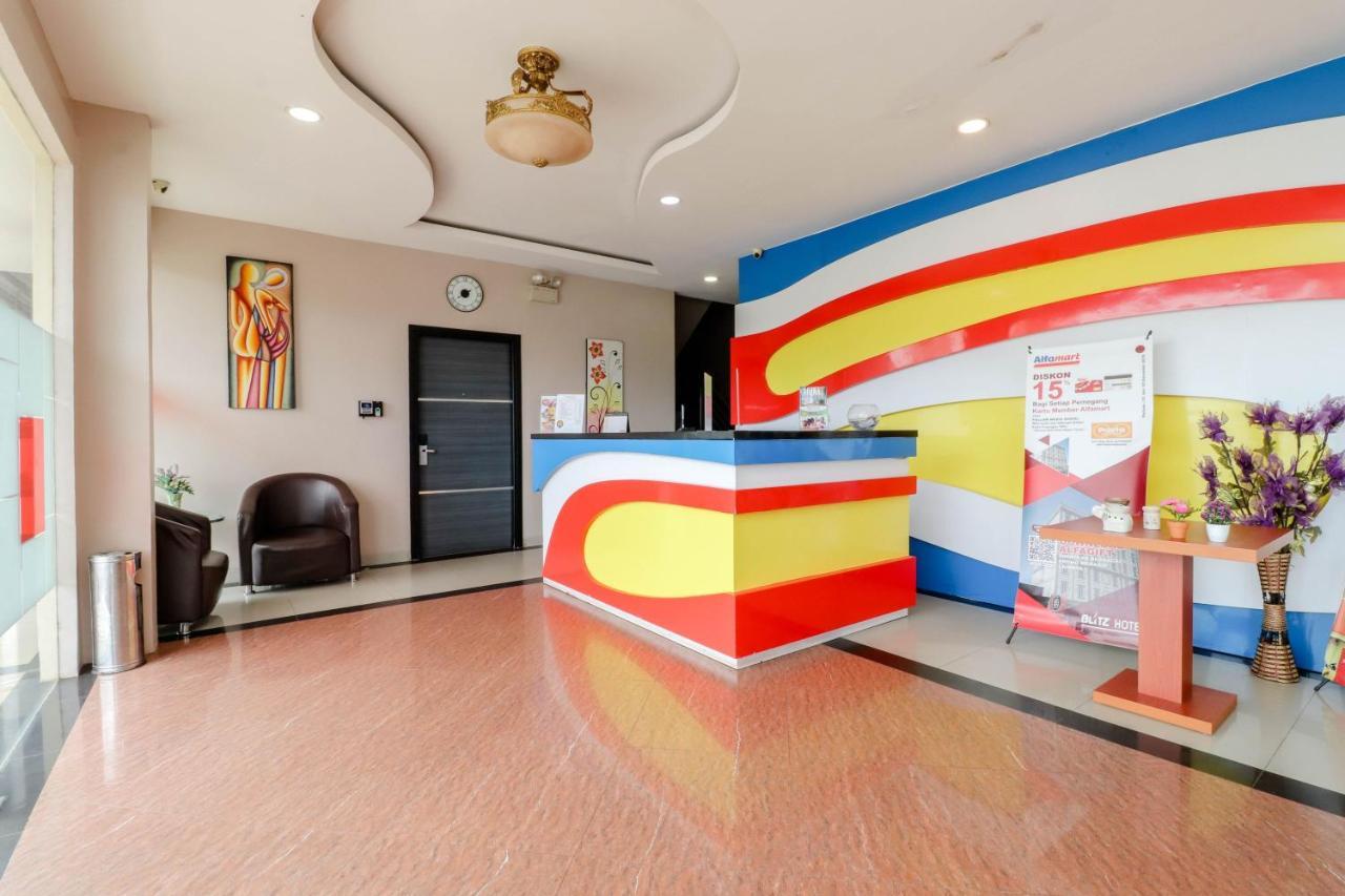 Hotel Blitz à Batam Extérieur photo