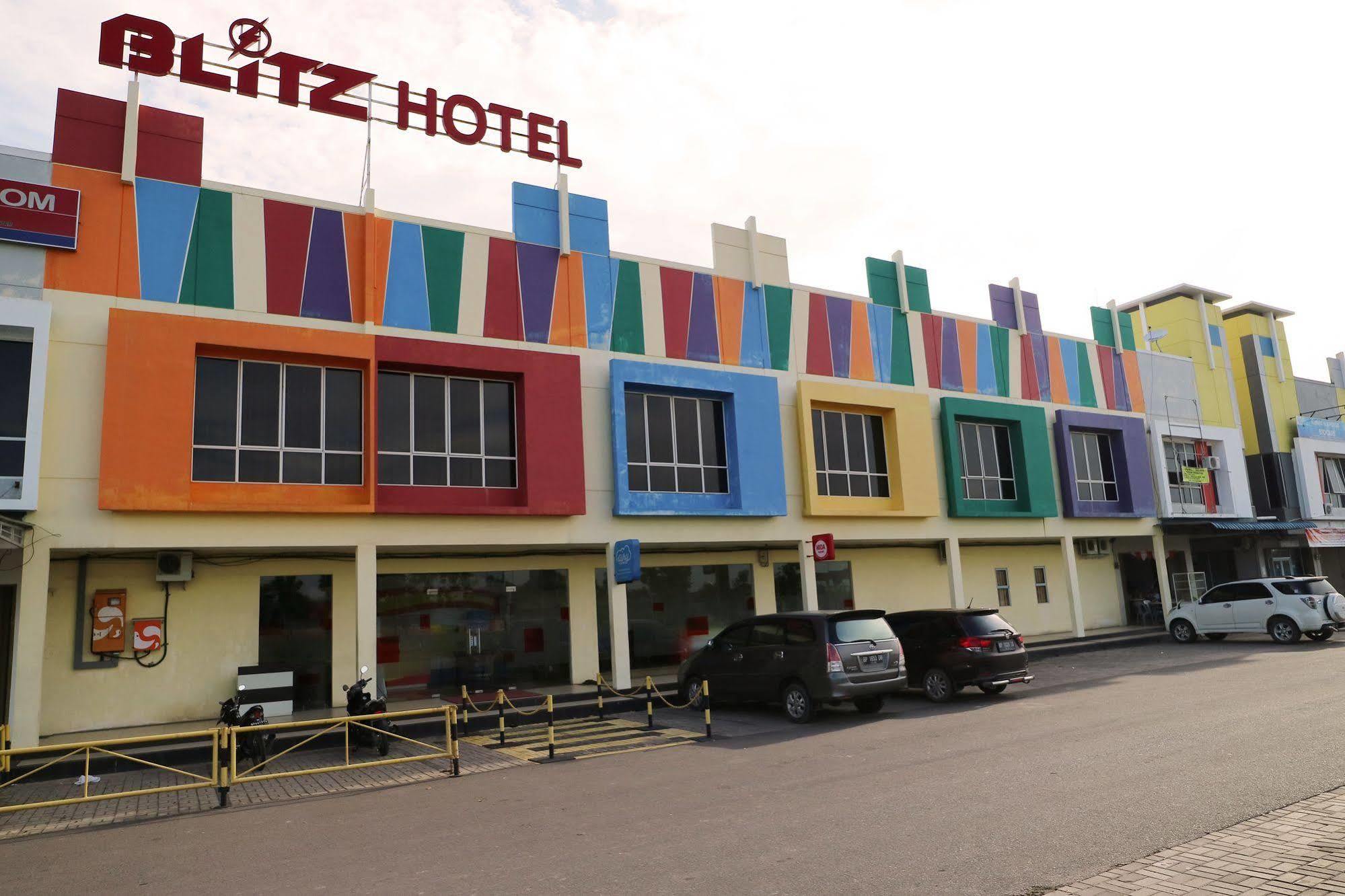 Hotel Blitz à Batam Extérieur photo