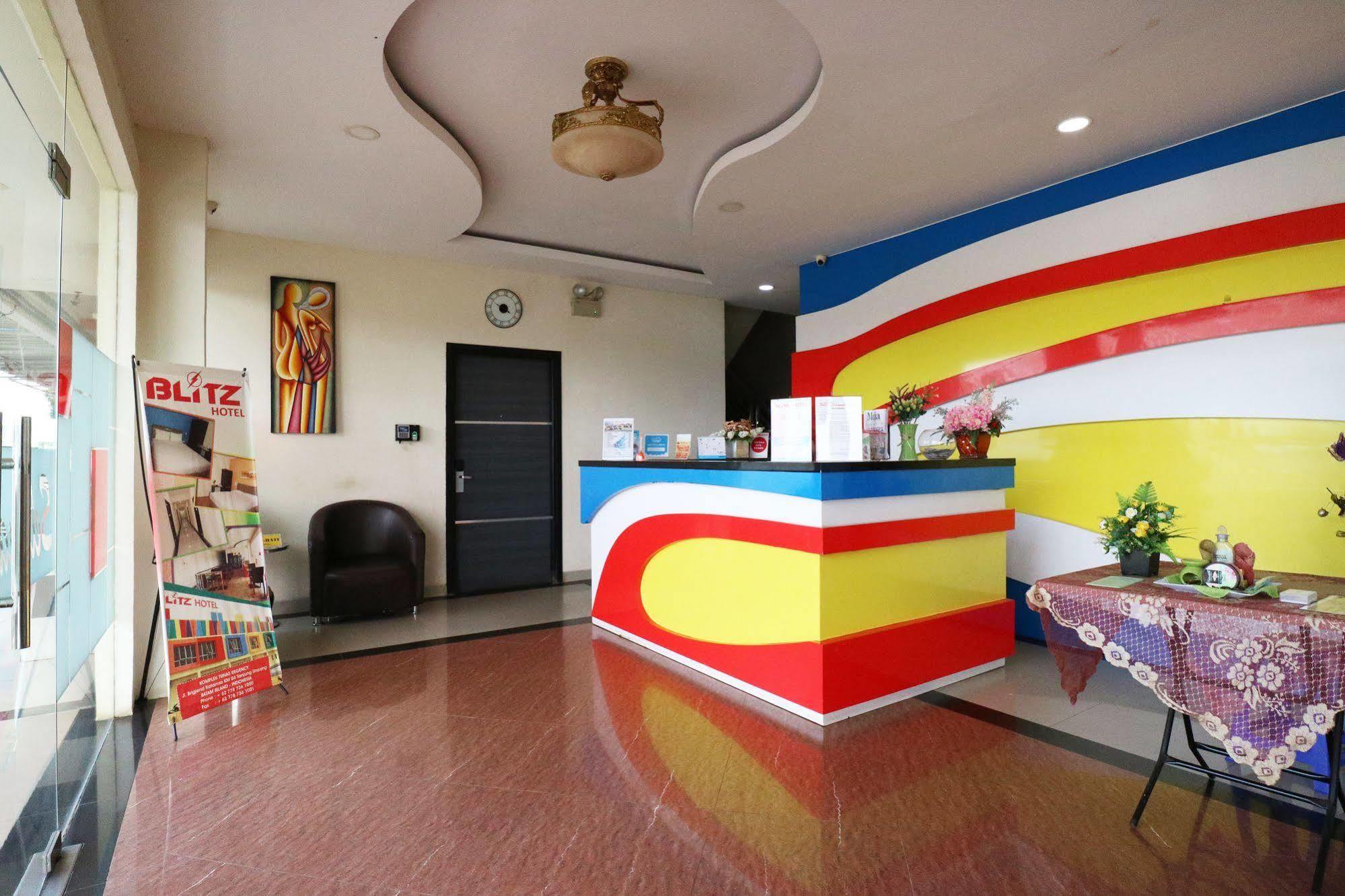 Hotel Blitz à Batam Extérieur photo