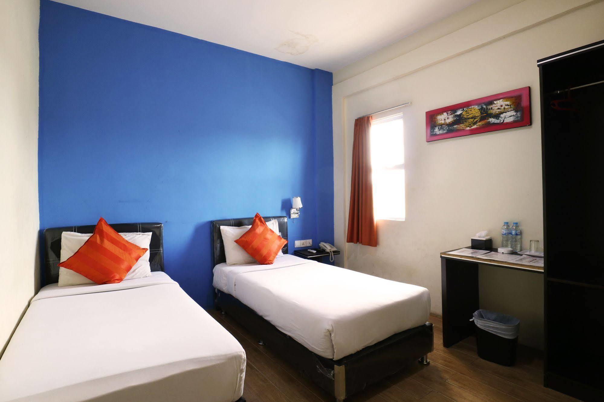 Hotel Blitz à Batam Extérieur photo