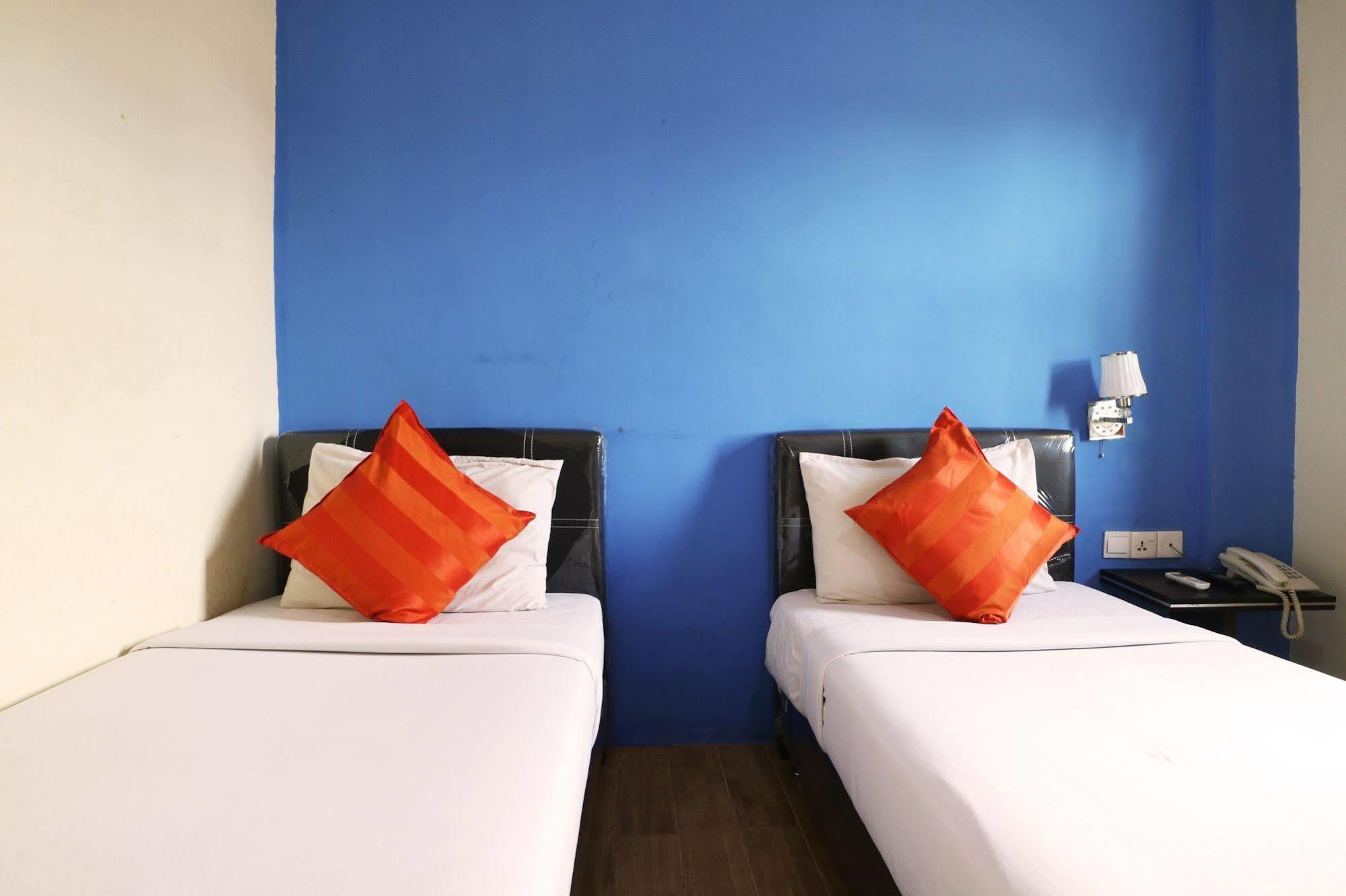 Hotel Blitz à Batam Extérieur photo