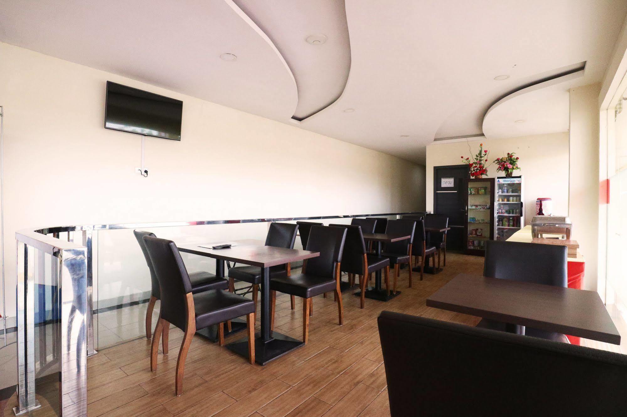 Hotel Blitz à Batam Extérieur photo