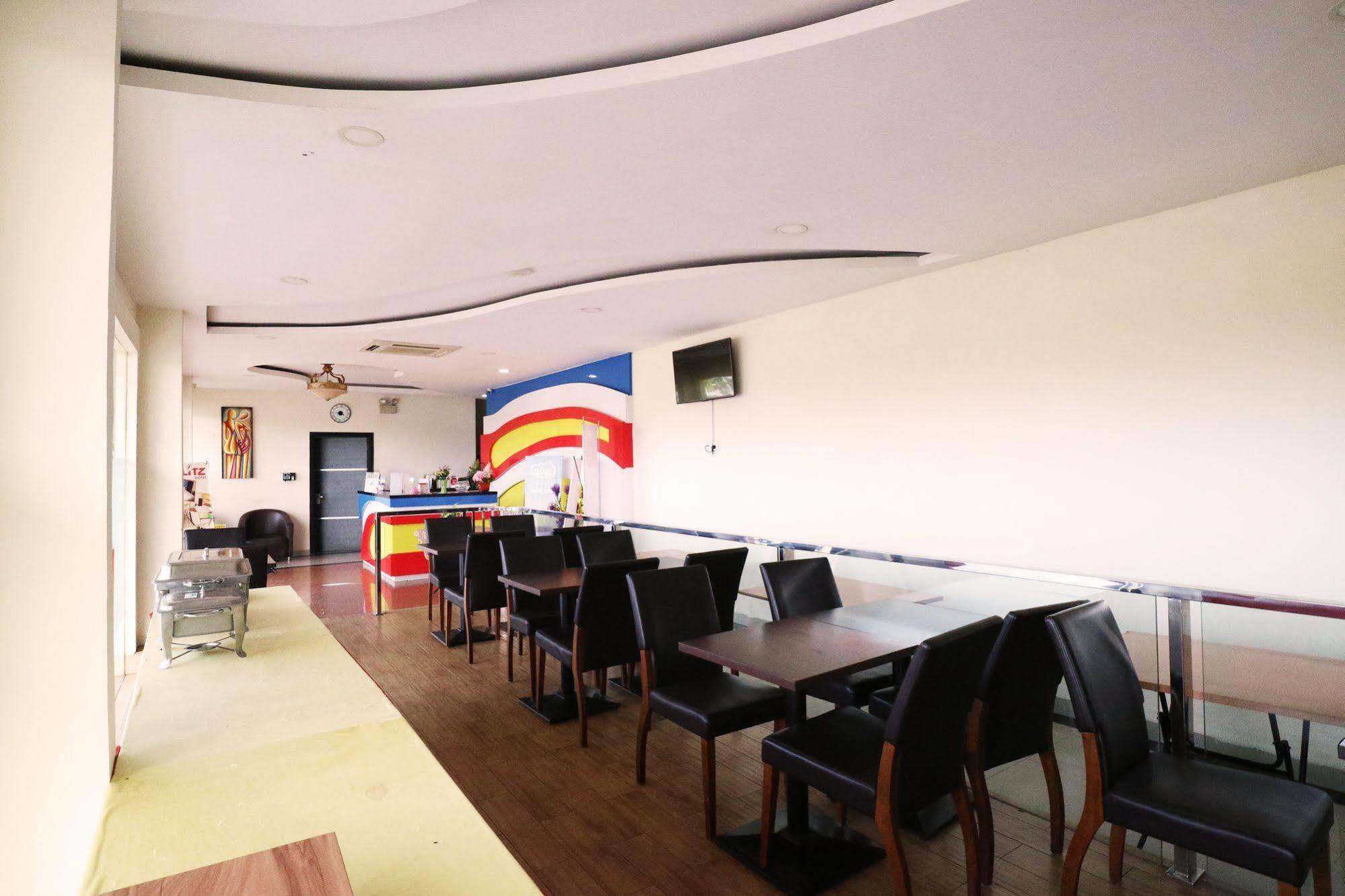 Hotel Blitz à Batam Extérieur photo