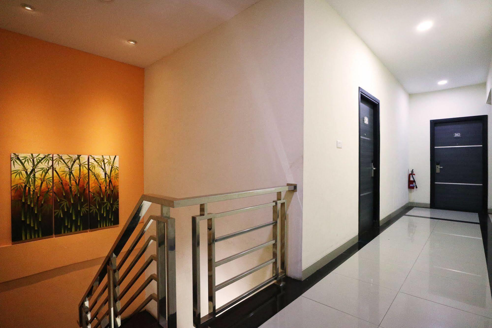 Hotel Blitz à Batam Extérieur photo