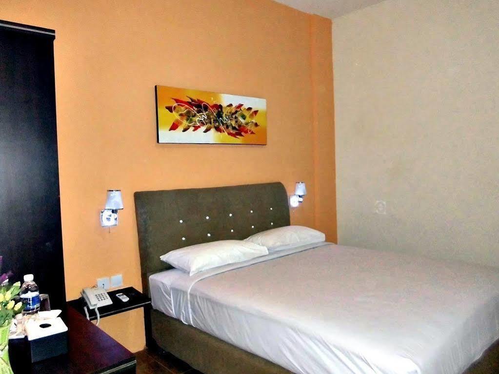 Hotel Blitz à Batam Extérieur photo